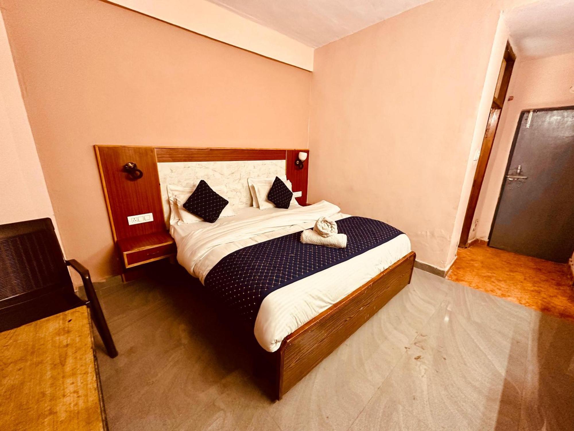Hotel D Kanchan Manali エクステリア 写真