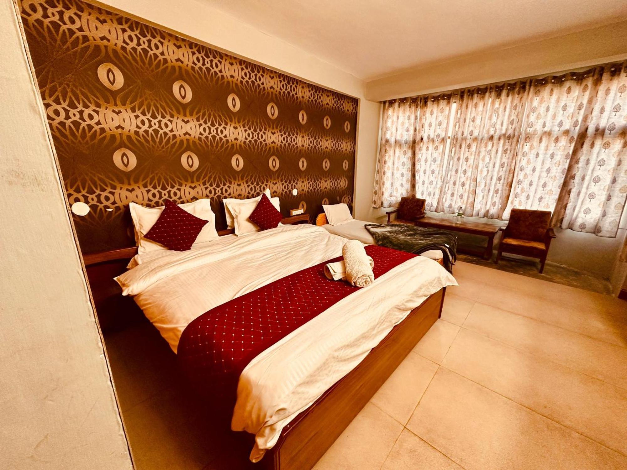 Hotel D Kanchan Manali エクステリア 写真