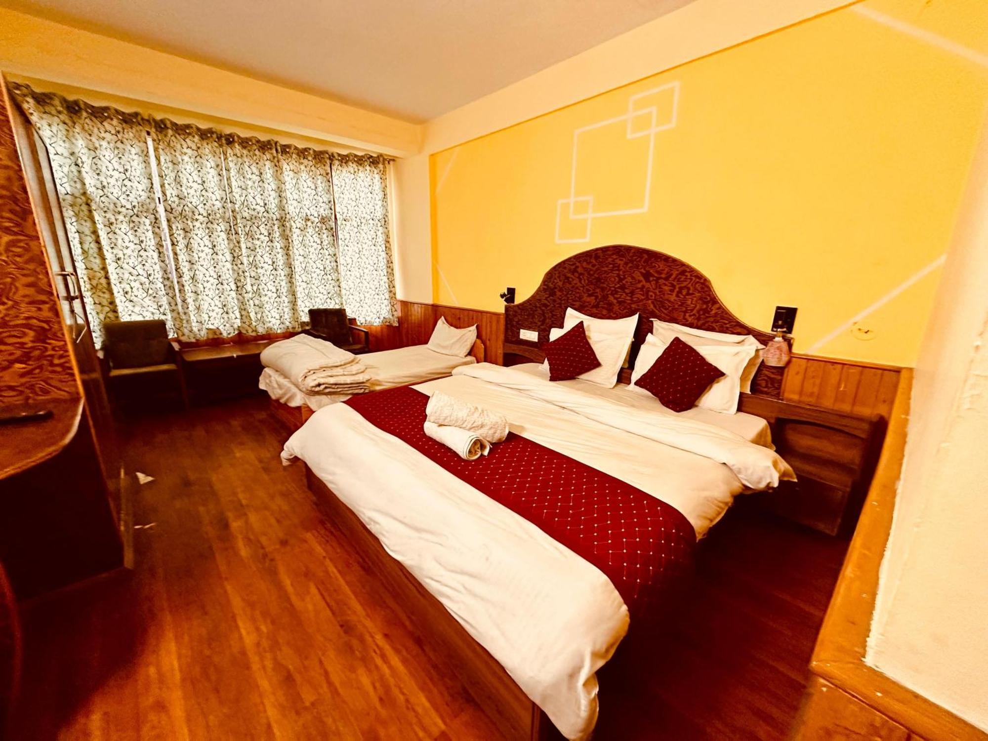 Hotel D Kanchan Manali エクステリア 写真