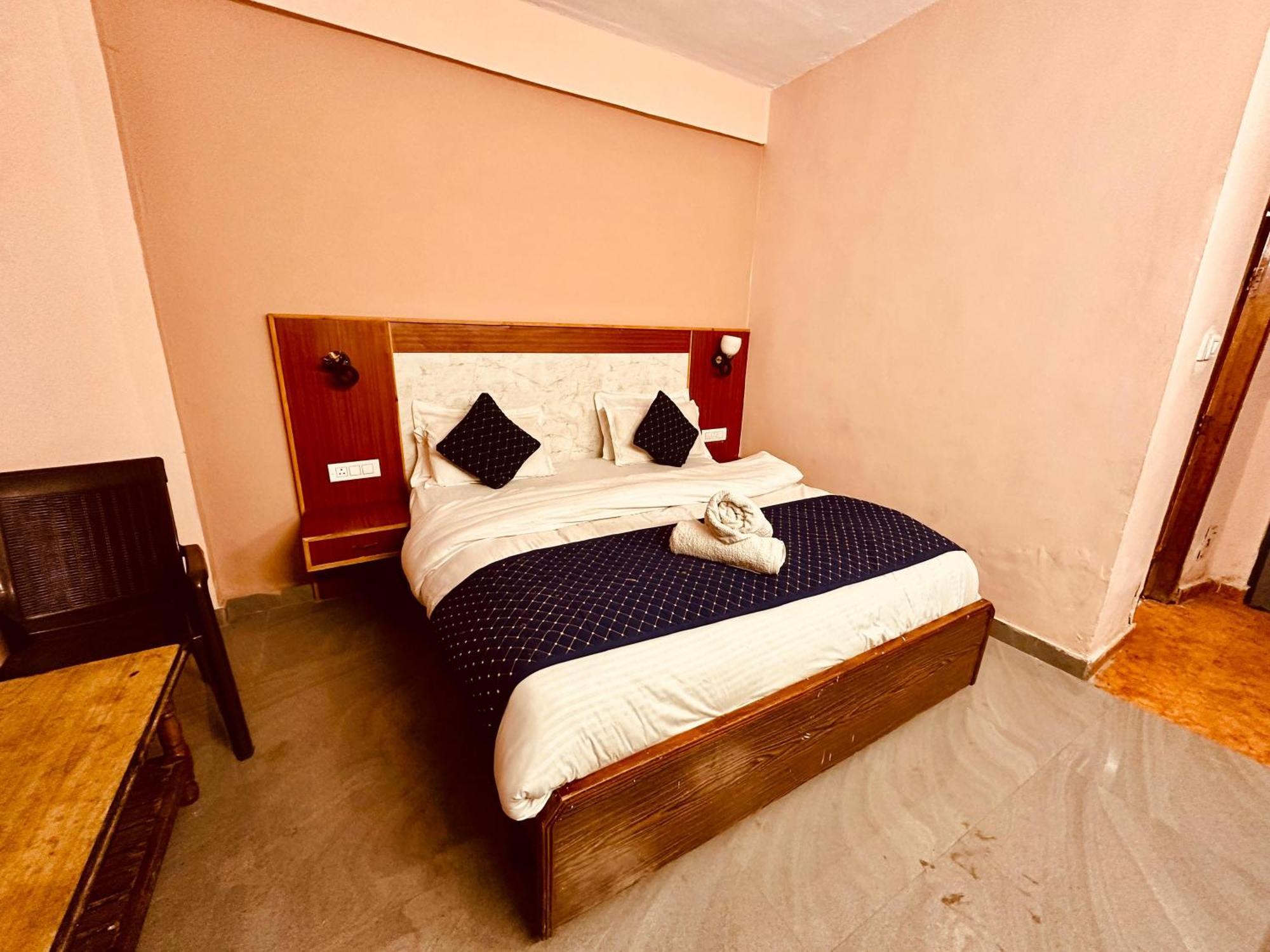 Hotel D Kanchan Manali エクステリア 写真