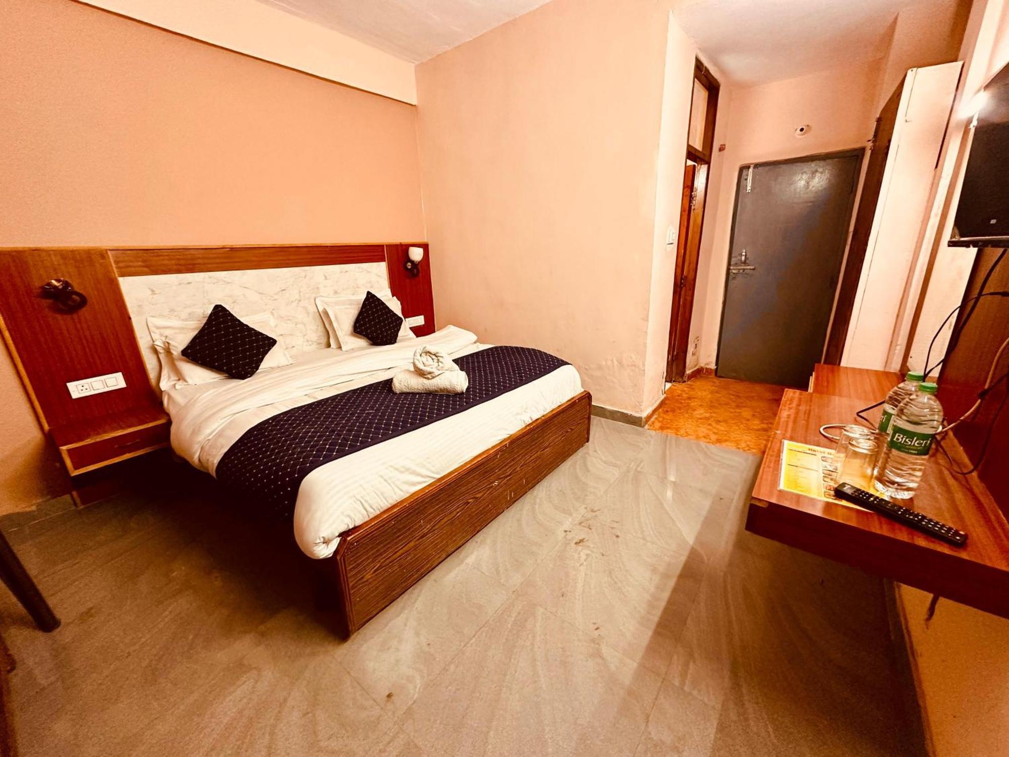 Hotel D Kanchan Manali エクステリア 写真