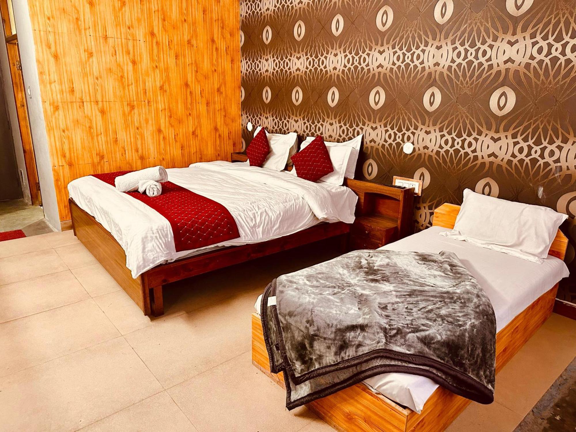 Hotel D Kanchan Manali エクステリア 写真