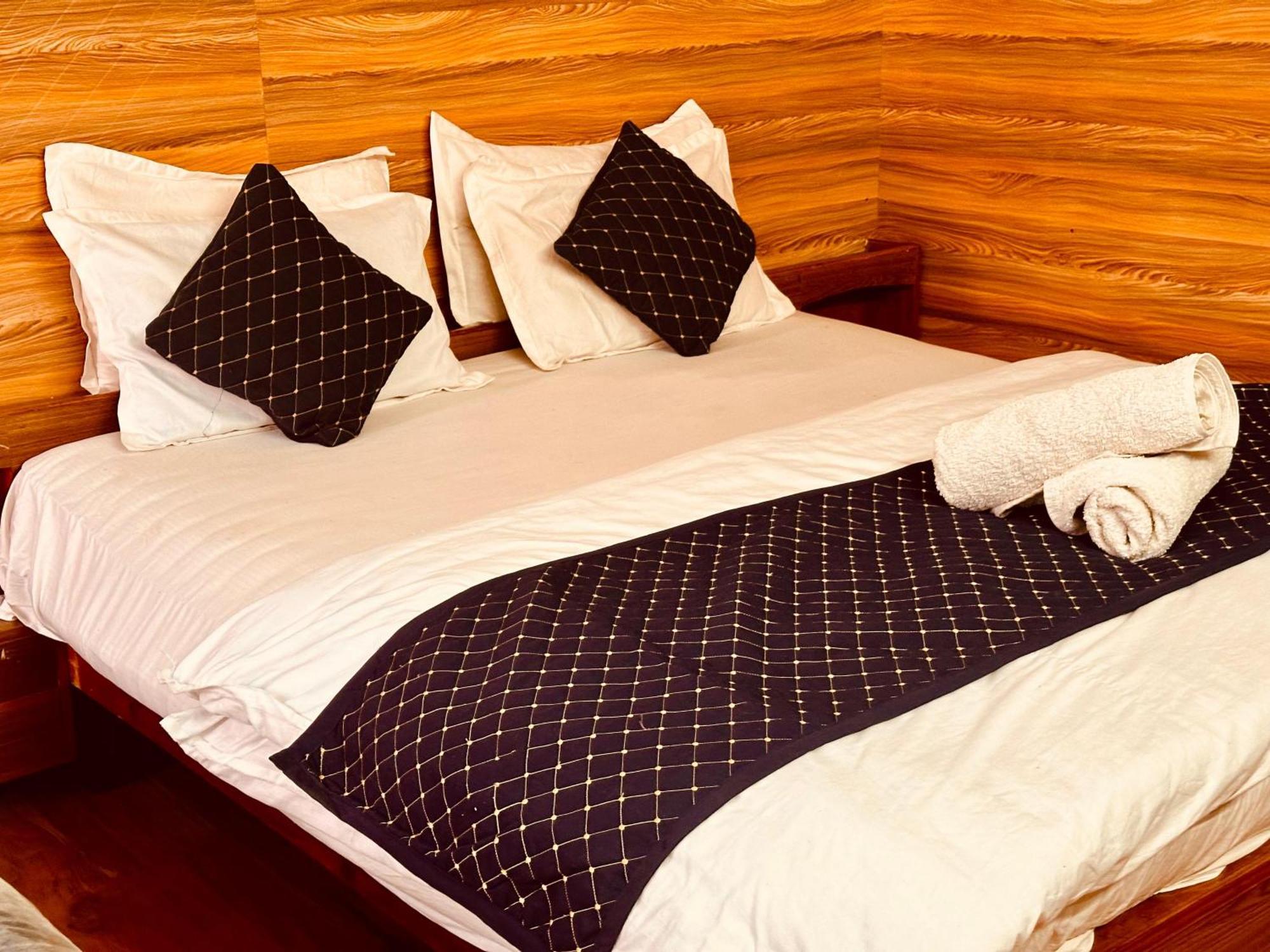 Hotel D Kanchan Manali エクステリア 写真