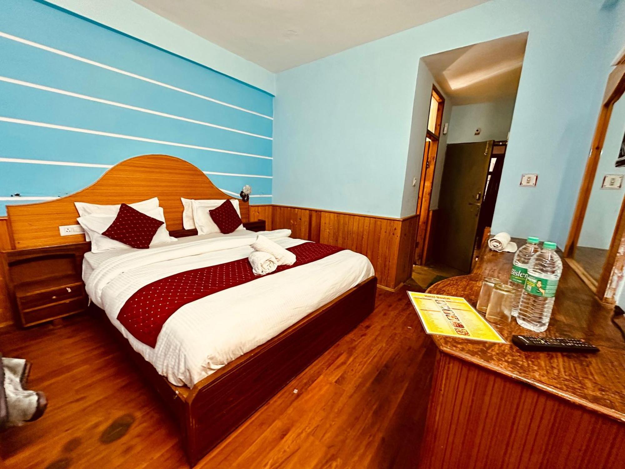 Hotel D Kanchan Manali エクステリア 写真