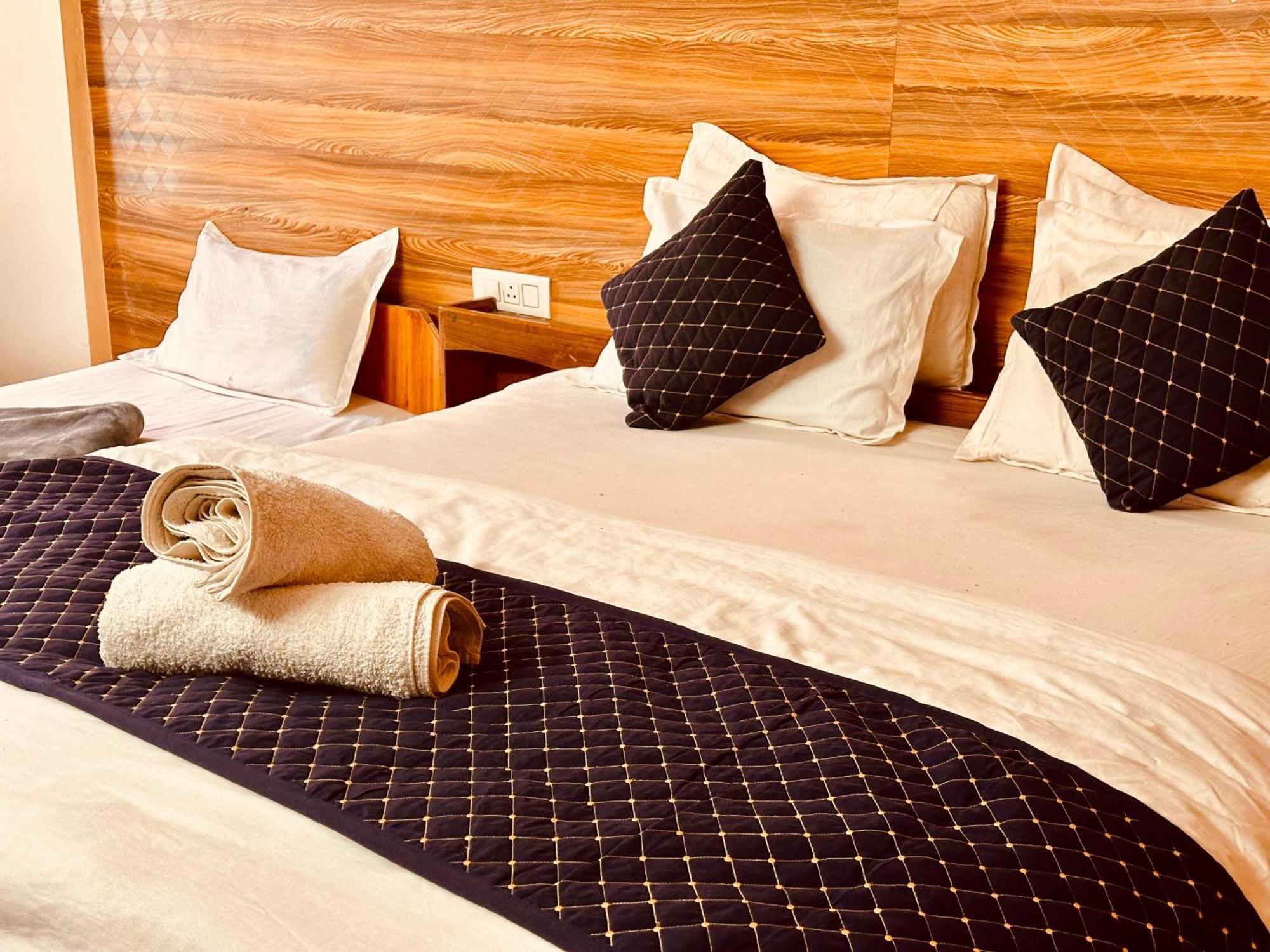 Hotel D Kanchan Manali エクステリア 写真