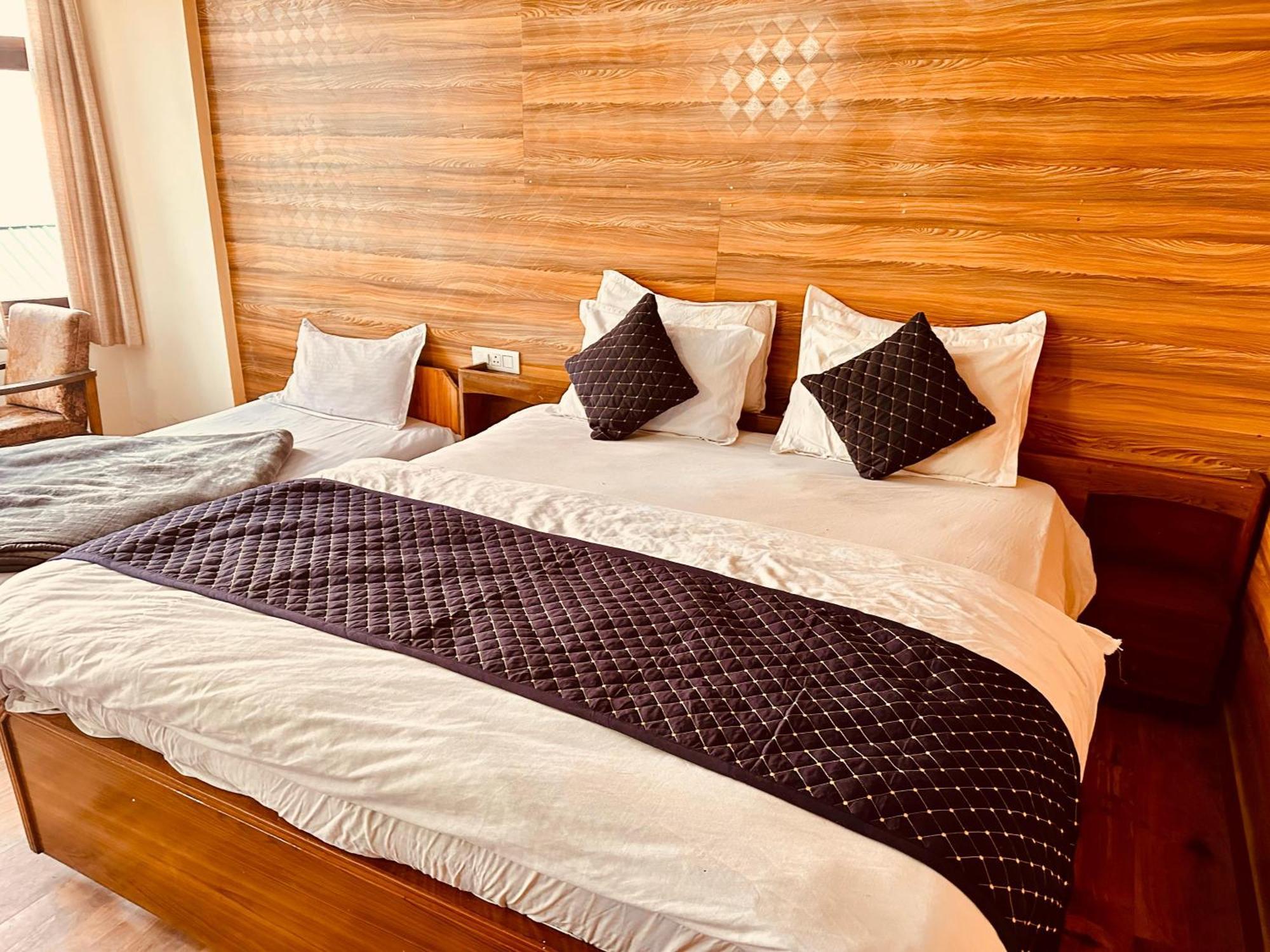 Hotel D Kanchan Manali エクステリア 写真
