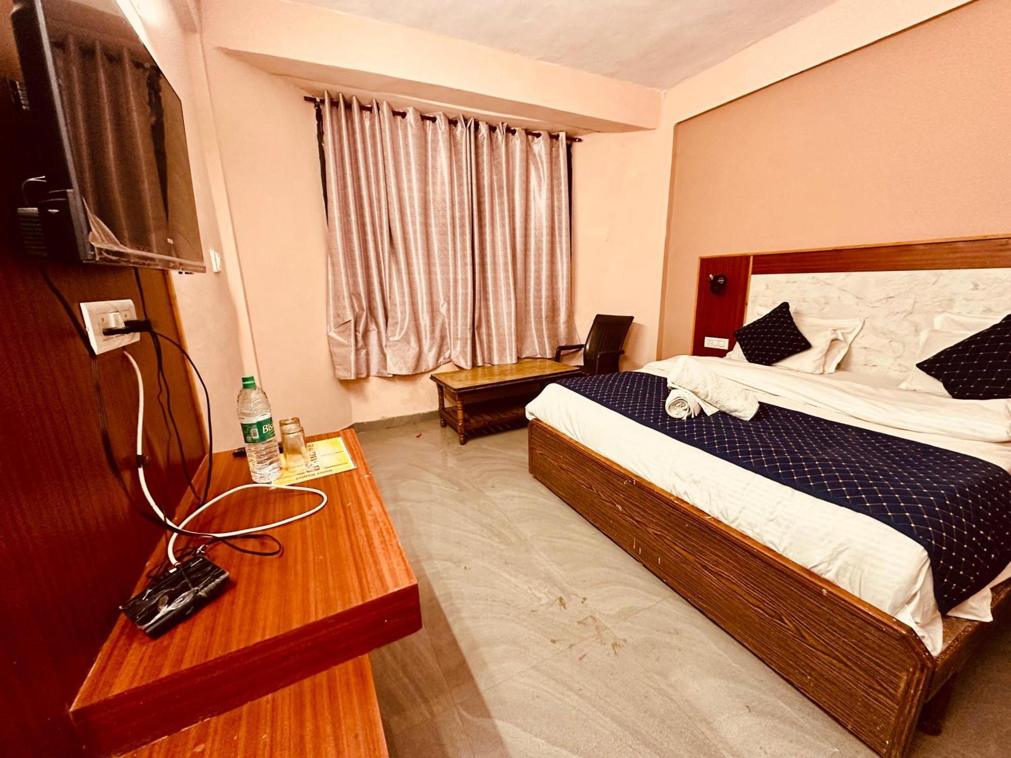 Hotel D Kanchan Manali エクステリア 写真