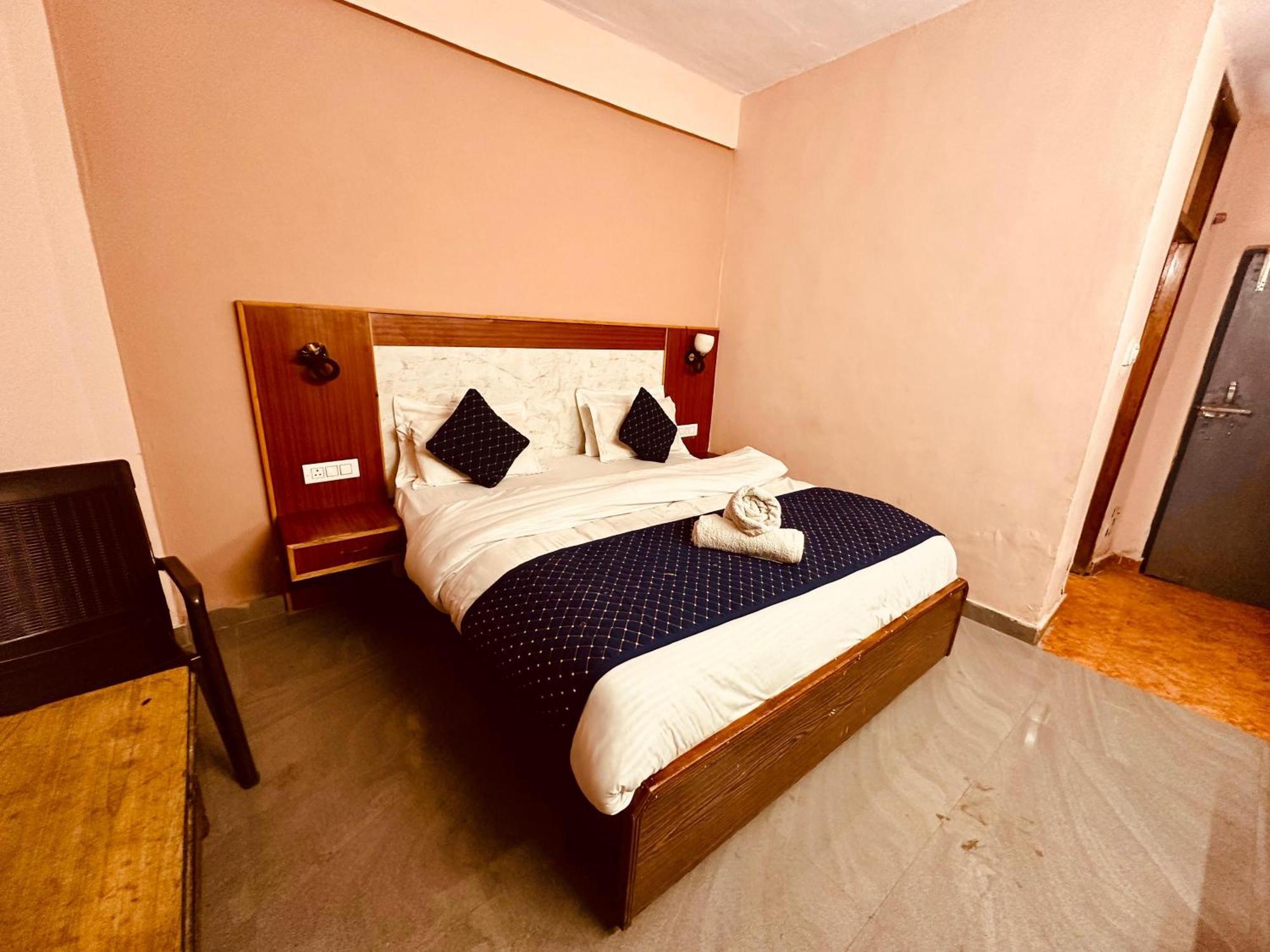 Hotel D Kanchan Manali エクステリア 写真