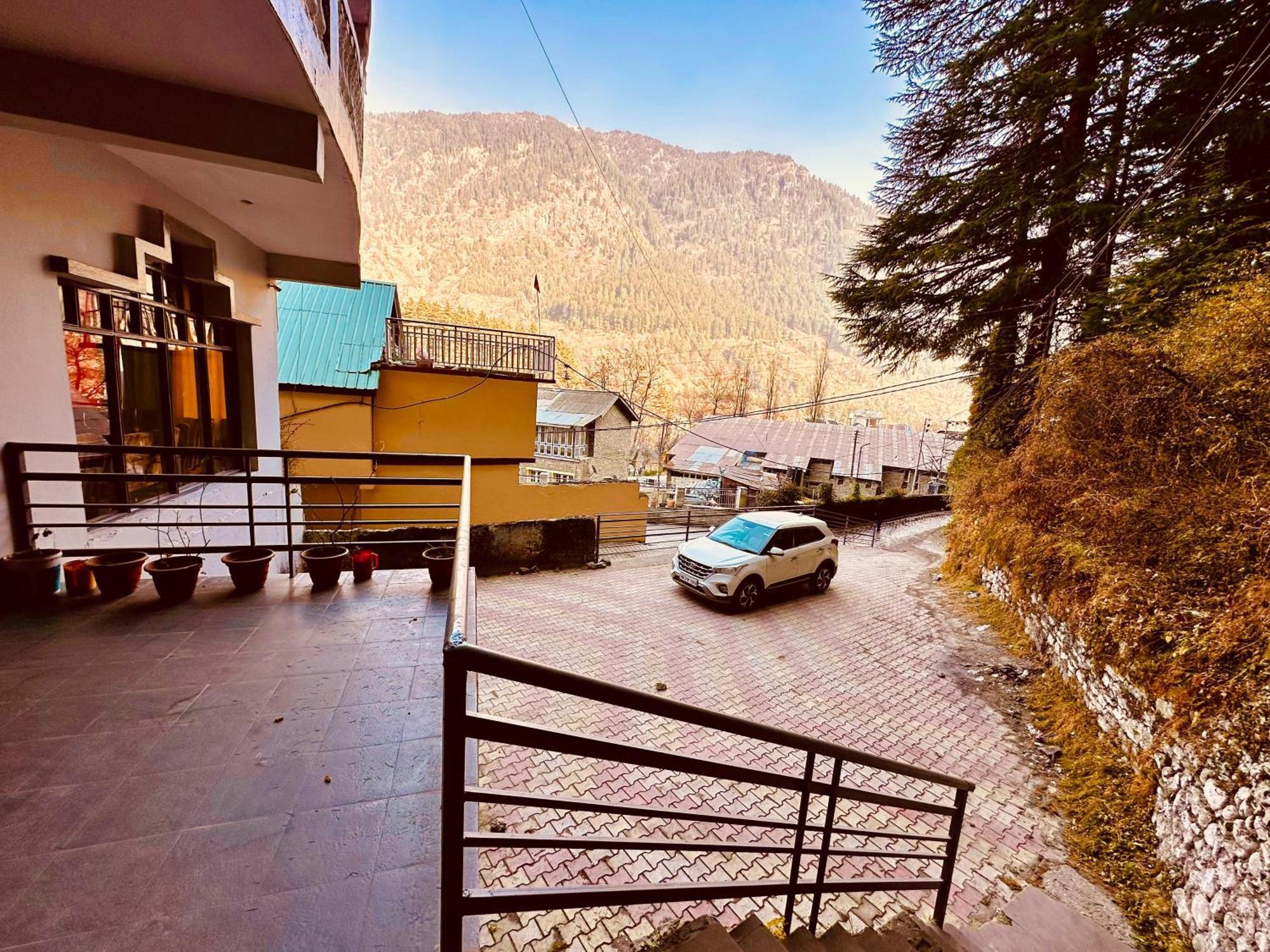 Hotel D Kanchan Manali エクステリア 写真