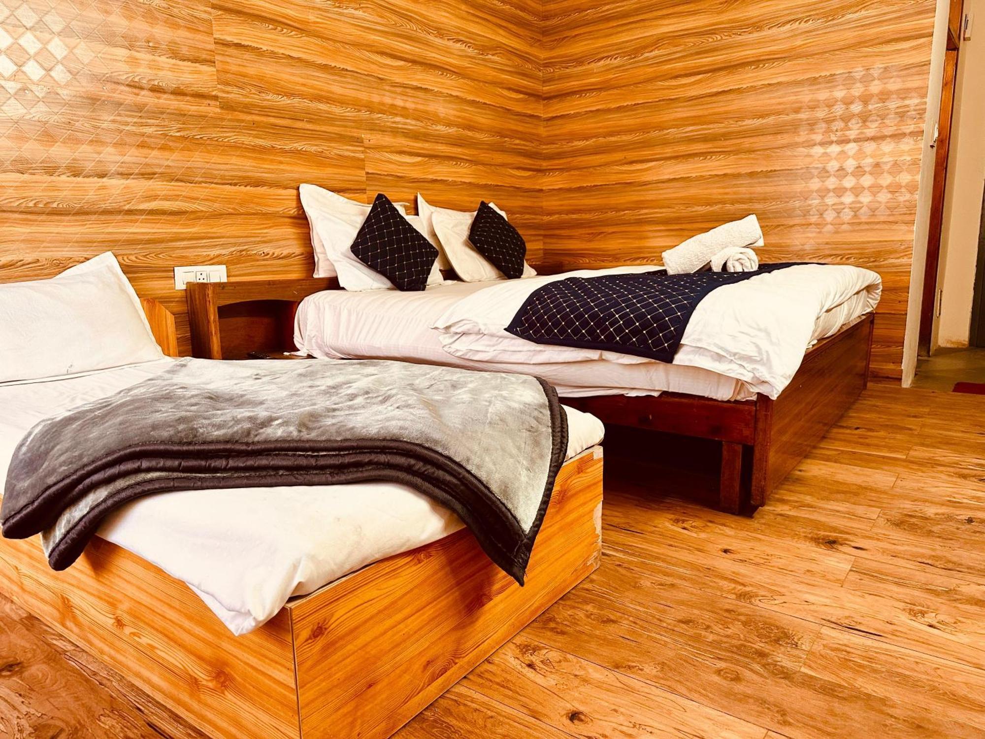 Hotel D Kanchan Manali エクステリア 写真