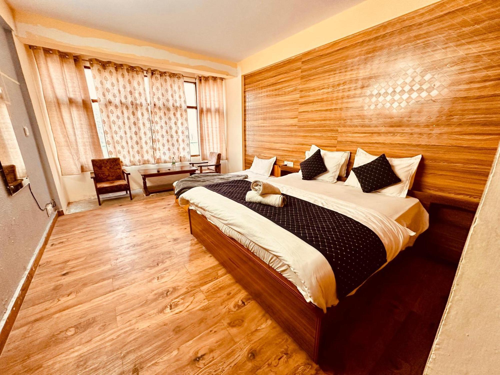 Hotel D Kanchan Manali エクステリア 写真