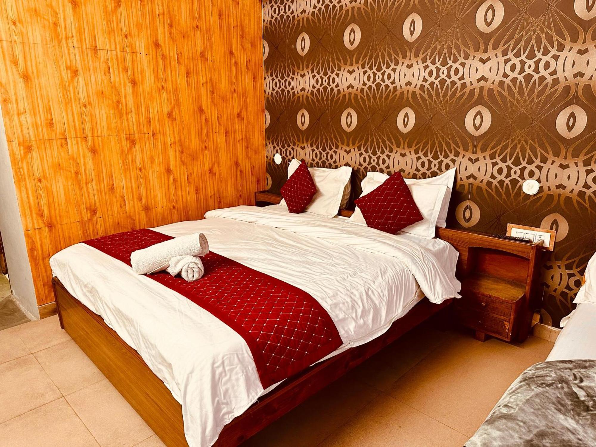 Hotel D Kanchan Manali エクステリア 写真