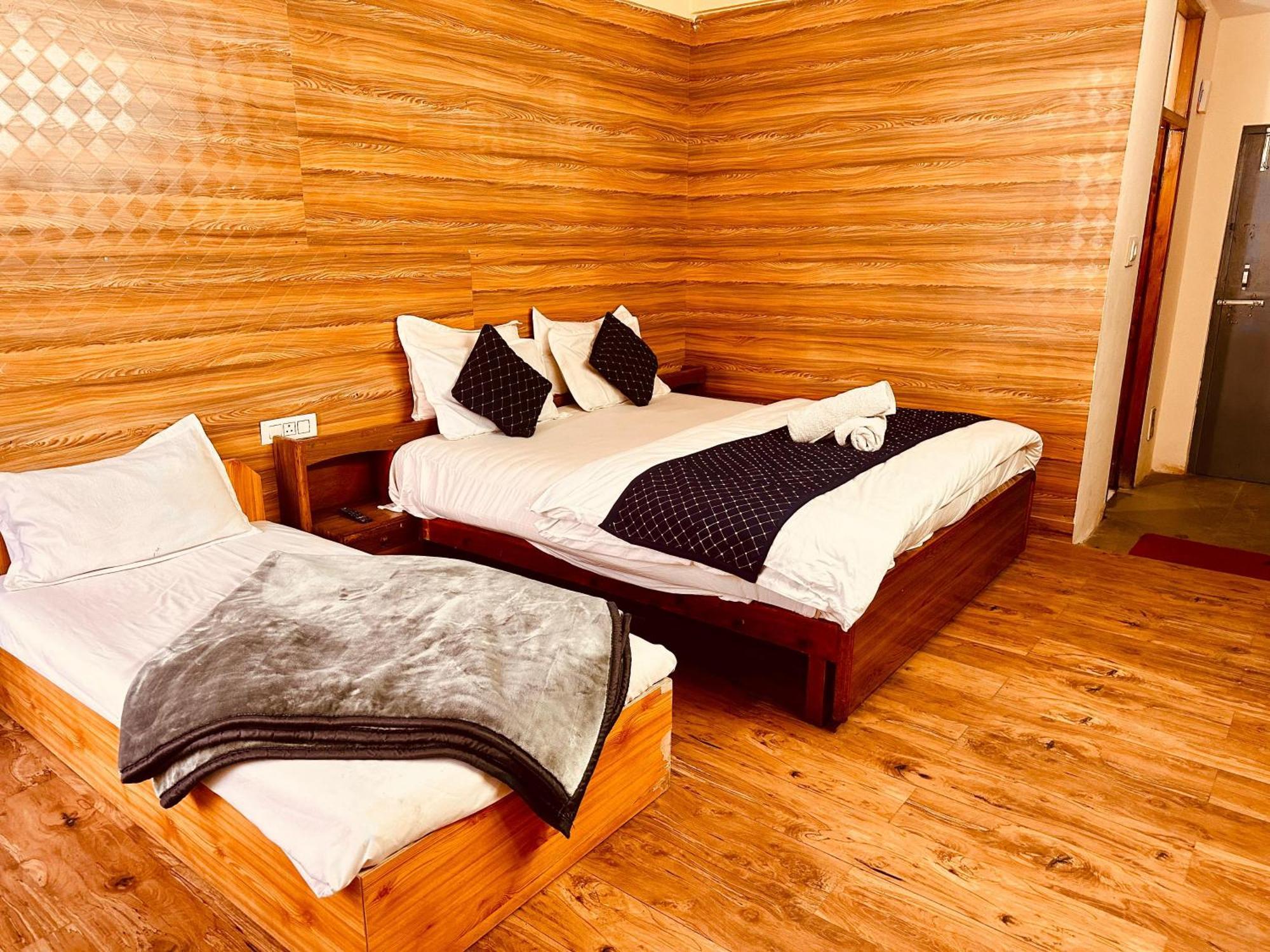 Hotel D Kanchan Manali エクステリア 写真