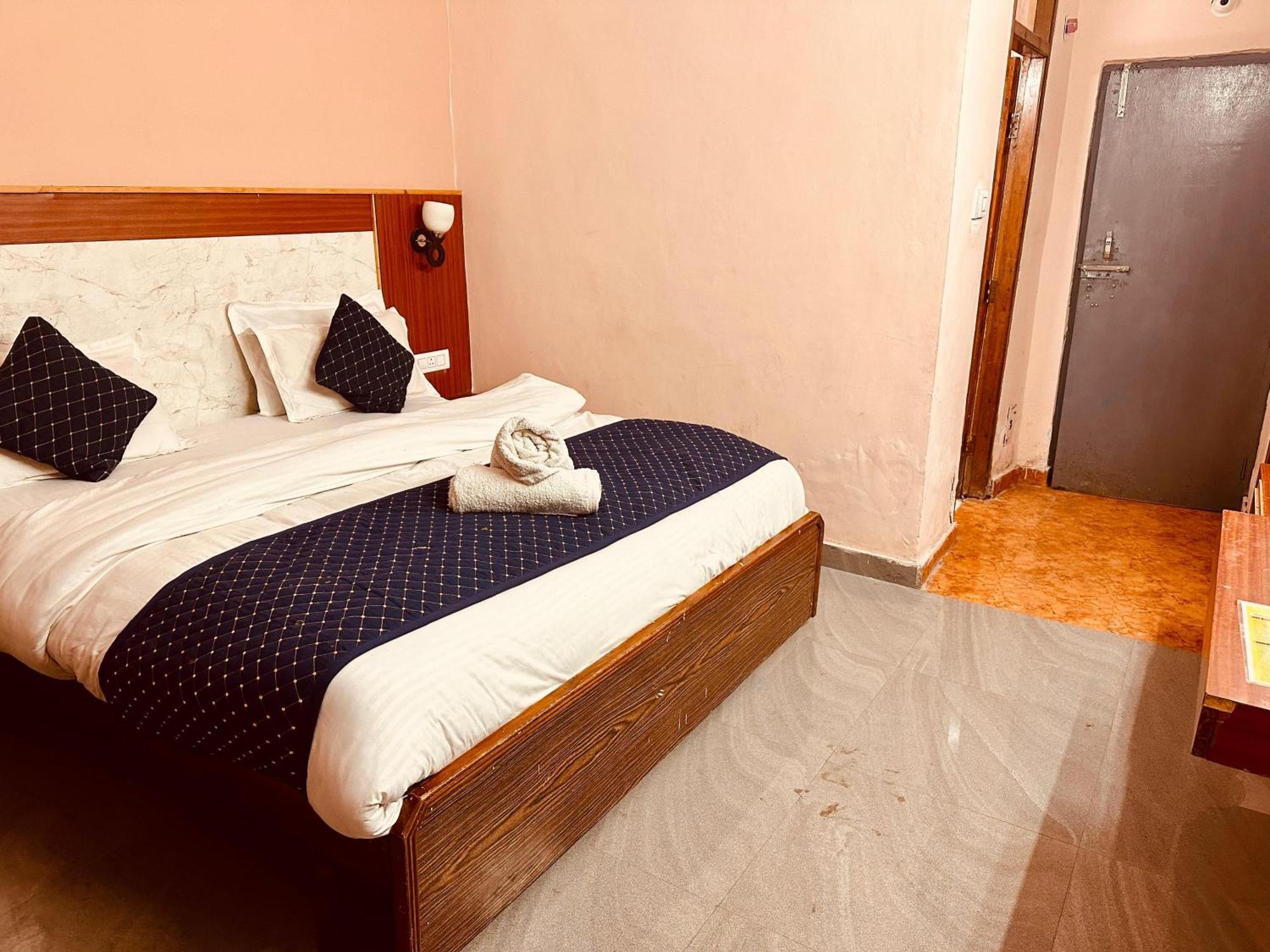 Hotel D Kanchan Manali エクステリア 写真