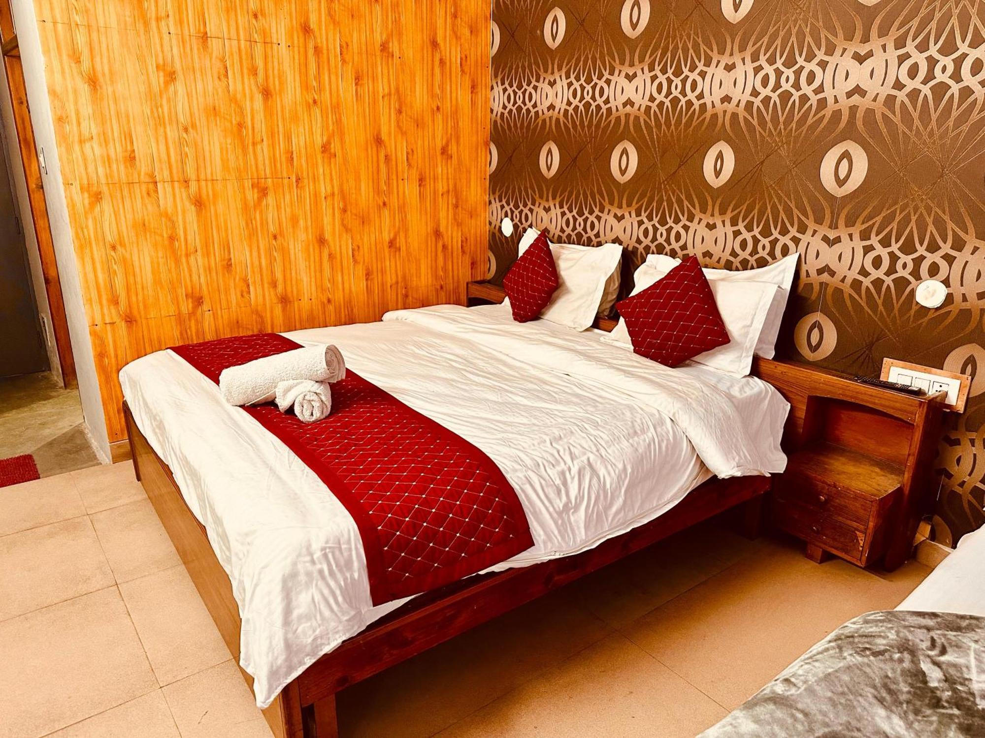 Hotel D Kanchan Manali エクステリア 写真